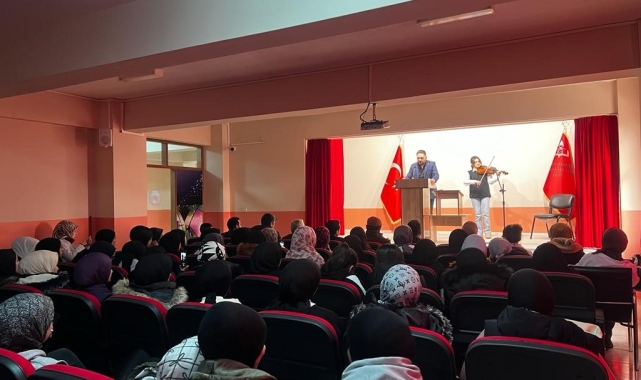 Muşlu öğrenciler için şiir ve müzik etkinliği düzenlendi
