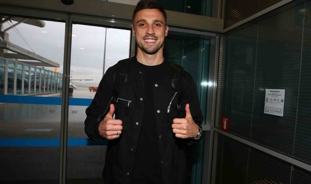Rade Krunic, Fenerbahçe için İstanbul'da