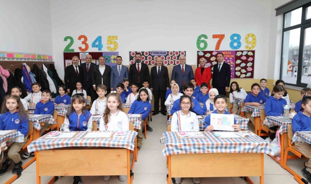 Sakarya'da 229 bin öğrenci karne heyecanı yaşadı