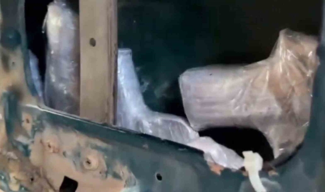 Samsun'da 11'i aracın kapısına zulalanmış 12 ruhsatsız tabanca ele geçirildi