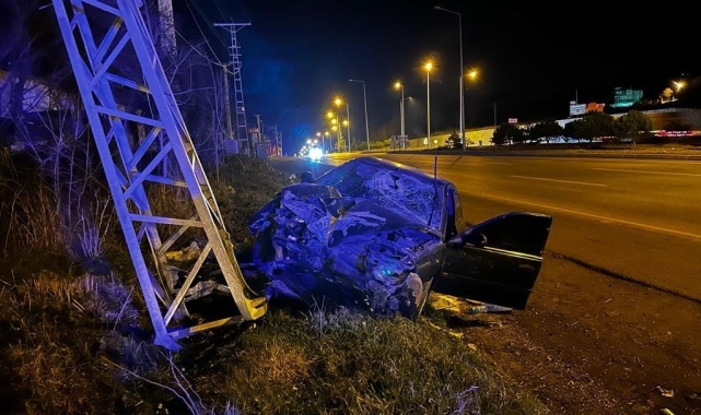 Samsun'da otomobil direğe çarptı: 1 yaralı
