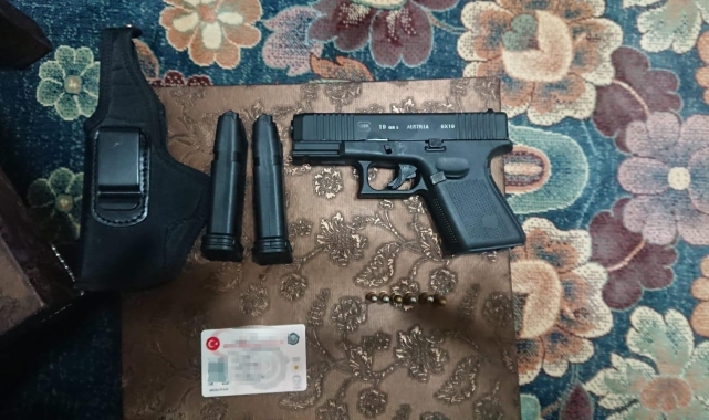 Satmaya çalıştıkları 10 adet ruhsatsız tabanca ile yakalandılar