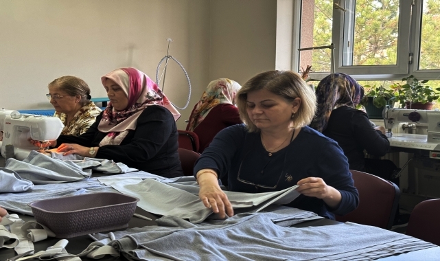 "Şehit Şerife Bacı'nın torunları" Gazze için giysi ve battaniye üretiyor
