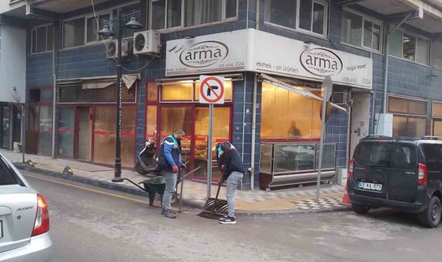 Şehzadeler'de yağmursuyu ızgara temizlikleri devam ediyor