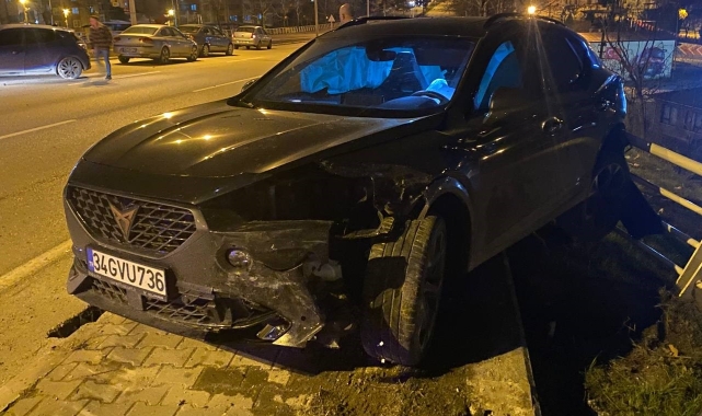 Şerit değiştirirken başka otomobile çarptı