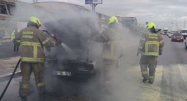 Seyir halindeki otomobil küle döndü