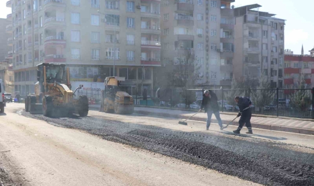 Siirt Belediyesi, yollarda yenileme çalışmalarına hız verdi