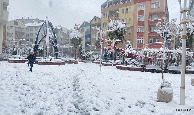 SİNOP'TA BAZI İLÇELERDE KAR ETKİLİ OLDU
