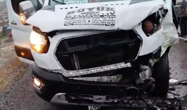 Şırnak'ta iki yolcu minibüsü çarpıştı: 12 yaralı