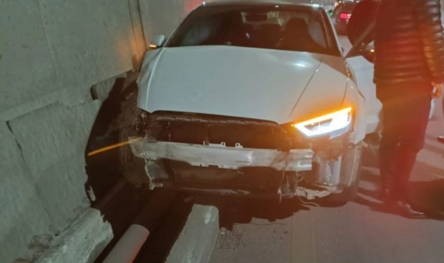 Şırnak'ta otomobil bariyerlere çarptı: 3 yaralı