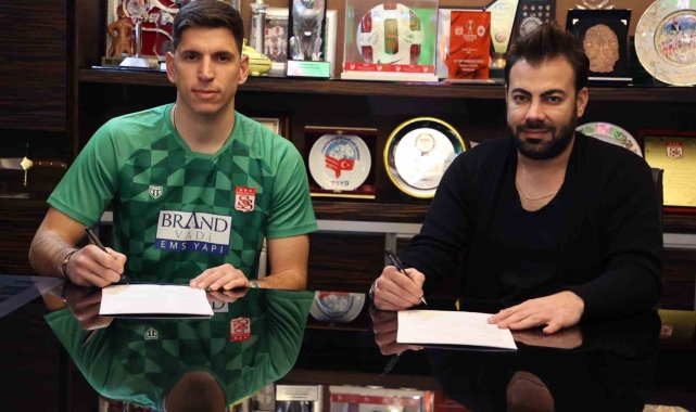 Sivasspor, kaleci Dorde Nikolic'i transfer etti