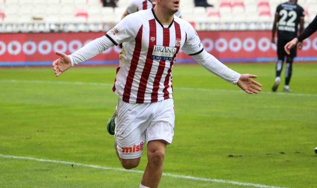 Sivassporlu Rey Manaj, gol sayısını 14'e yükseltti