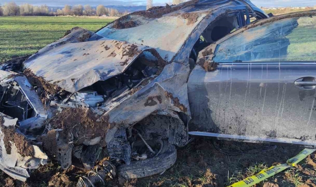 Sivas'ta otomobil tarlaya uçtu: 1 ölü, 1 yaralı