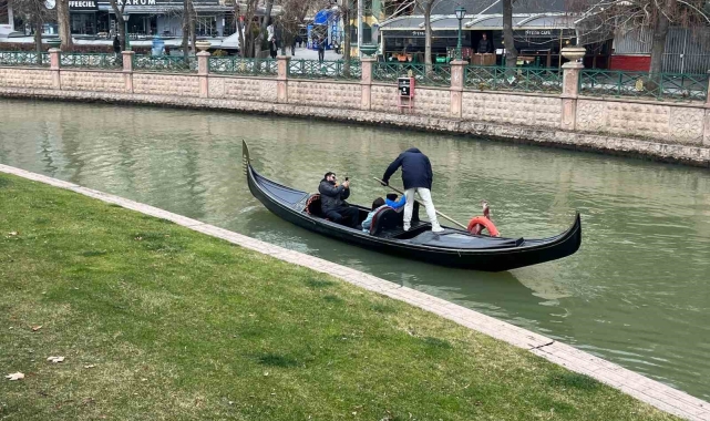 Soğuk hava gondol keyfini engellemiyor