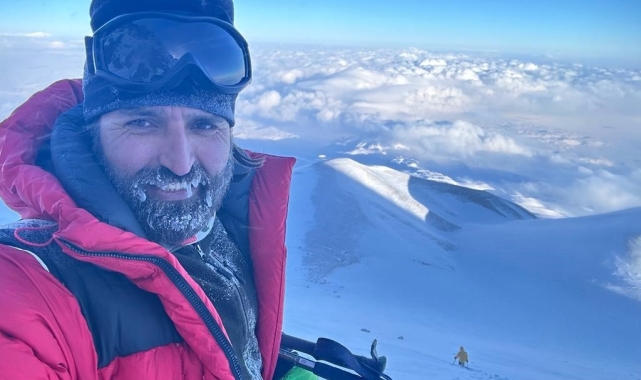 Süphan Dağı'na tırmanan dağcıların yüzü buz tuttu