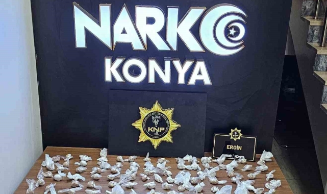 Şüphe üzerine durdurulan şahsın çantasından 1 buçuk kilo uyuşturucu çıktı