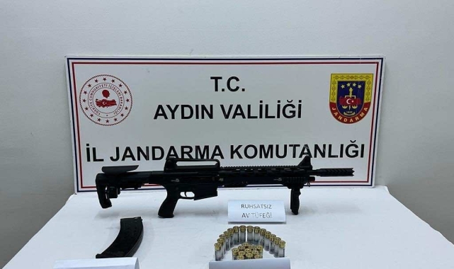 Şüpheli hareketleri ele verdi, jandarmadan kaçamadılar