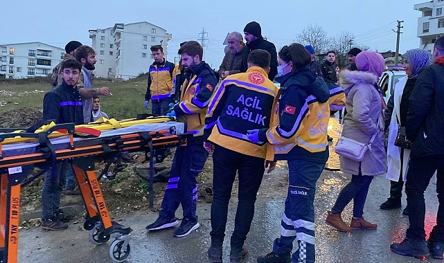 Taksi ile çarpışan araç araziye uçtu: 4 yaralı