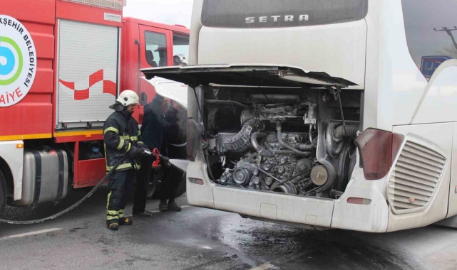 Tamire giden yolcu otobüsünde yangın çıktı