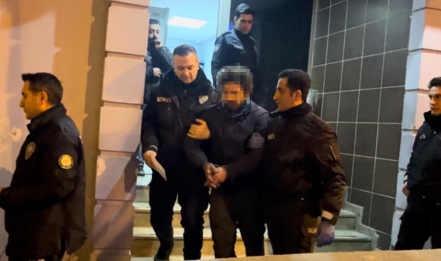 Tarihi eser kaçakçısı tarihi sokakta yakalandı: 47 adet sikke ve tarihi eser ele geçirildi