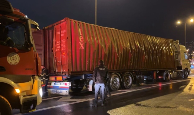 TEM'de tır dorsesinde patlama: 1 itfaiye eri yaralandı