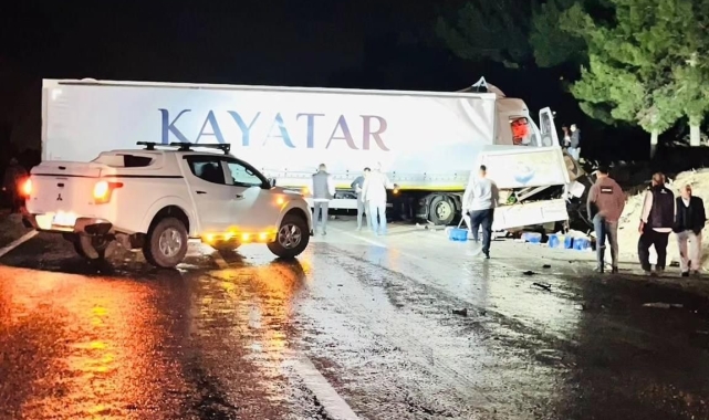 Tır ile transit çarpıştı:1 ölü, 3 yaralı