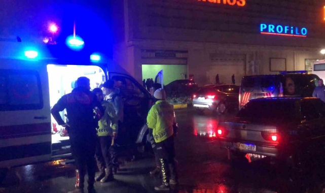 Trafik kazası sonrası taraflar birbirine girdi: 1 kişi yaralandı