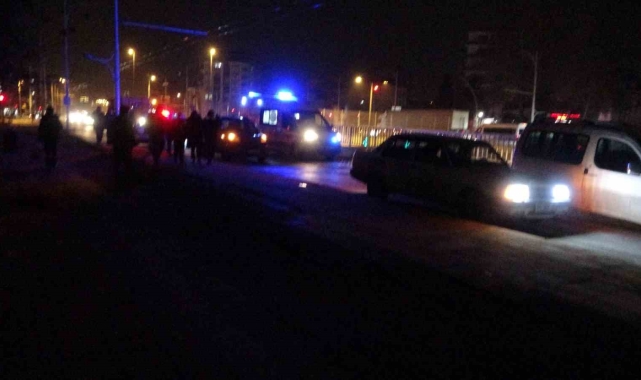 Traktör ile hafif ticari araç çarpıştı: 1 yaralı