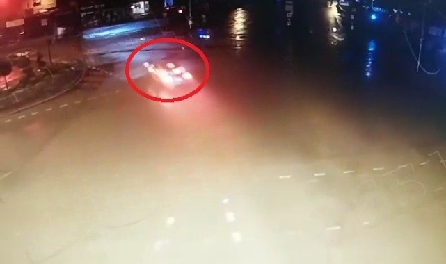 TÜGVA Genel Başkan Yardımcısı'nın yaptığı kaza anı kamerada