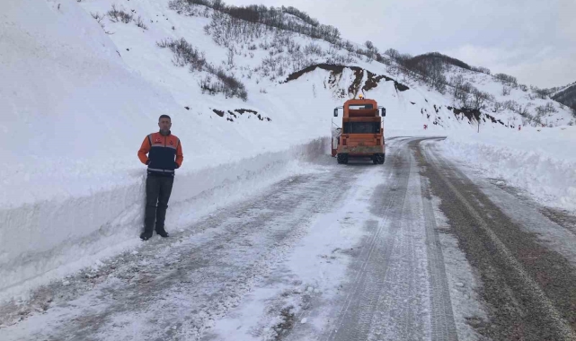 Tunceli'de kapalı bulunan 19 köy yolunu ulaşıma açma çalışmaları sürüyor