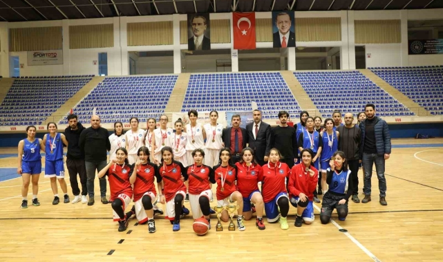 U14 ve U16 Kızlar Basketbol Şampiyonu İpekyolu Belediyesi Spor Kulübü oldu