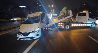 Ümraniye'de seyir halindeki otomobil önündeki araca çarpıp takla attı: 1 yaralı