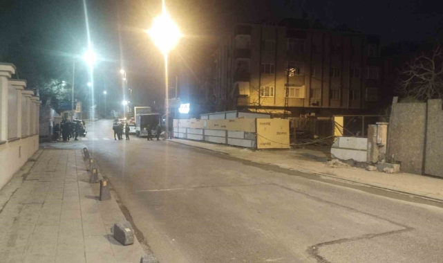 Üsküdar'da istinat duvarının çökmesi sonucu 1 bina boşaltıldı