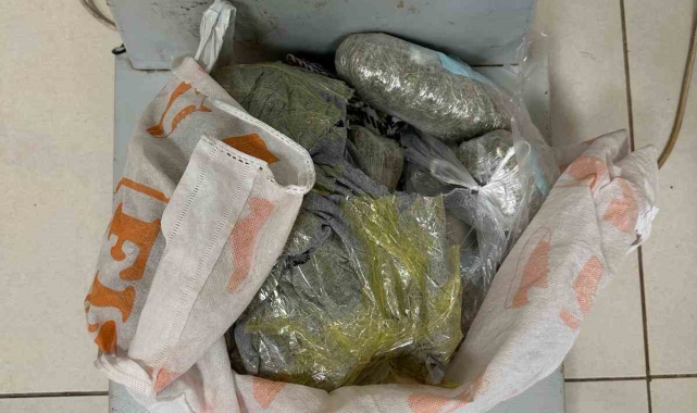 Van'da 2 kilo 701 gram esrar ele geçirildi