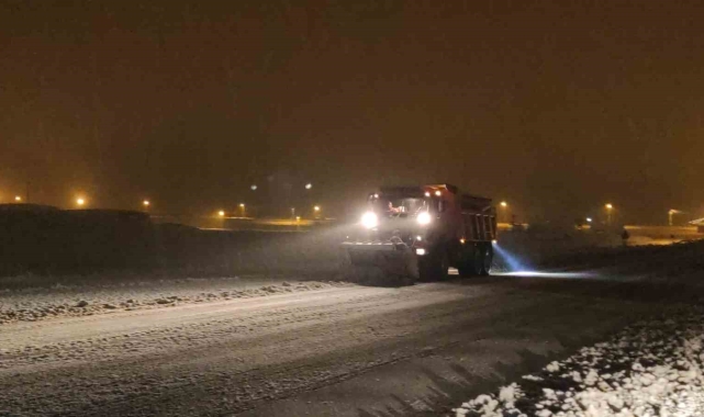 Van'da 53 yerleşim yerinin yolu ulaşıma kapandı
