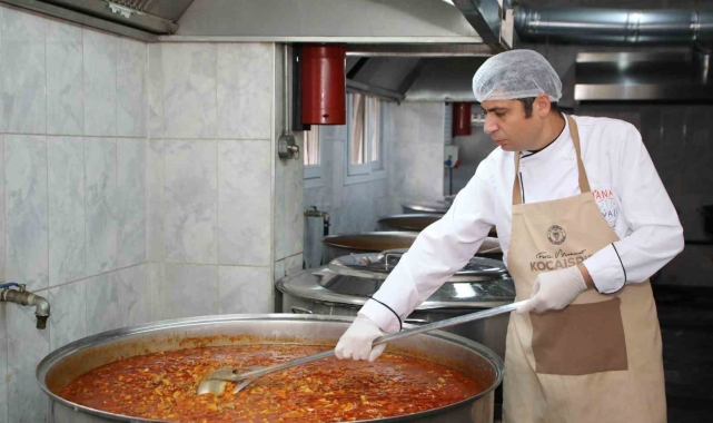 Yüreğir Belediyesi her gün 4 bin 200 aileye ulaşıyor