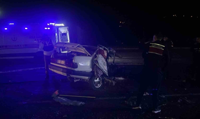 Zonguldak'ta feci kazada otomobil ikiye bölündü: 1 ölü, 4 yaralı