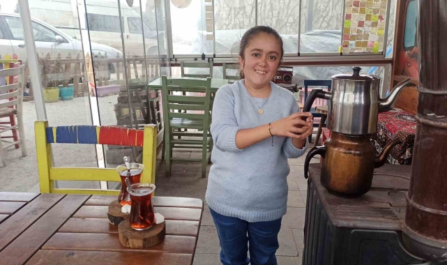1 metre 35 cm boyundaki Saadet, her şeye rağmen zorlukları aşıyor