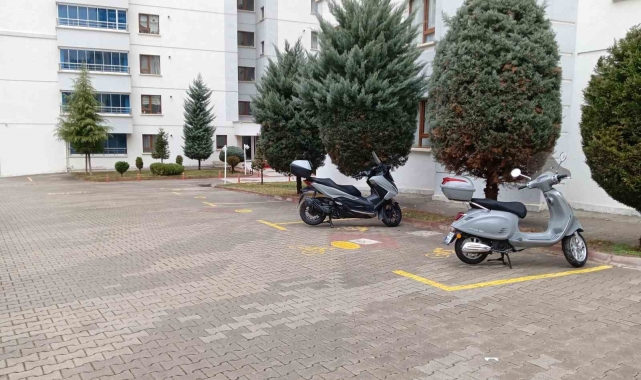 140 bin liralık motosikleti ittirerek çaldı
