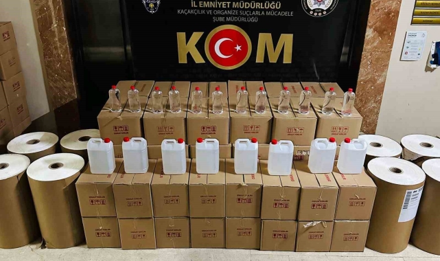 1498 litre etil alkol ve 112 bin metre sigara kağıdı ele geçirildi