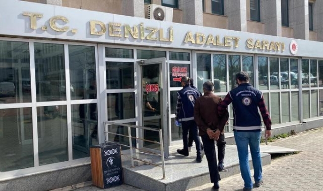 2 insan taciri para aldıkları göçmenlerle birlikte yakalandı