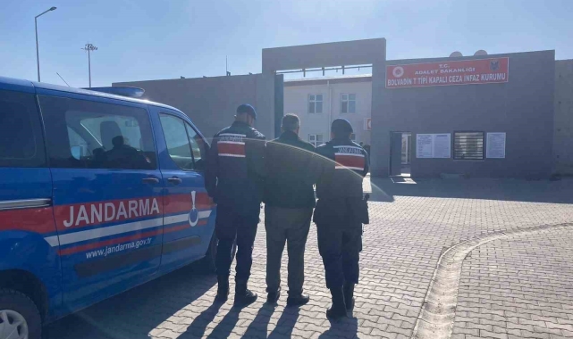 2 yıl 6 ay hapis cezası ile aranan şahsı jandarma yakaladı