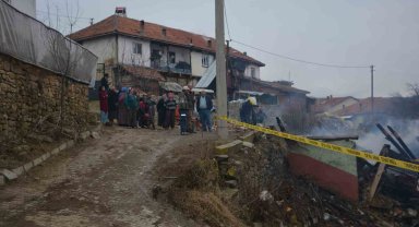 29 koyunun telef olduğu ev ve ağıl yangınında maddi zarar ortaya çıktı