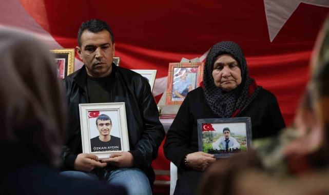 30 yıldır oğlundan haber alamayan anne uçan kuştan bile haber bekliyor