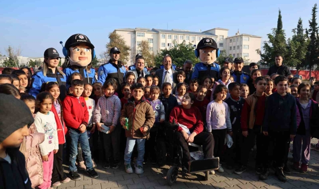 Adana Emniyet Müdürü öğrencilerle bir araya geldi