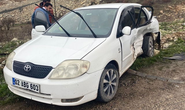 Adıyaman'da iki otomobil çarpıştı: 6 yaralı