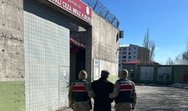 Ağrı'da çeşitli suçlardan aranan 4 firari yakalandı