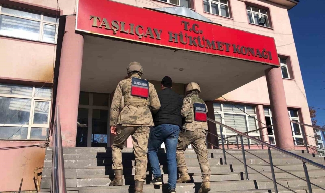 Ağrı'da çeşitli suçlardan aranan 6 firari yakalandı