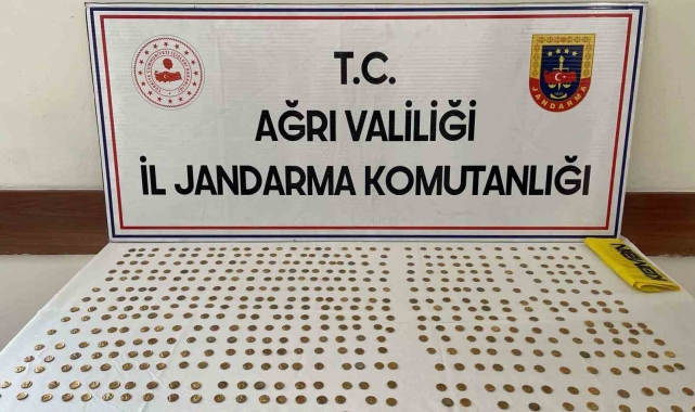 Ağrı'da tarihi eser kaçakçılığı operasyonu: 500 altın sikke ele geçirildi