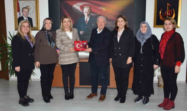 AK Parti İl Kadın Kolları Yönetimi, Başkan Yılmaz'la bir araya geldi